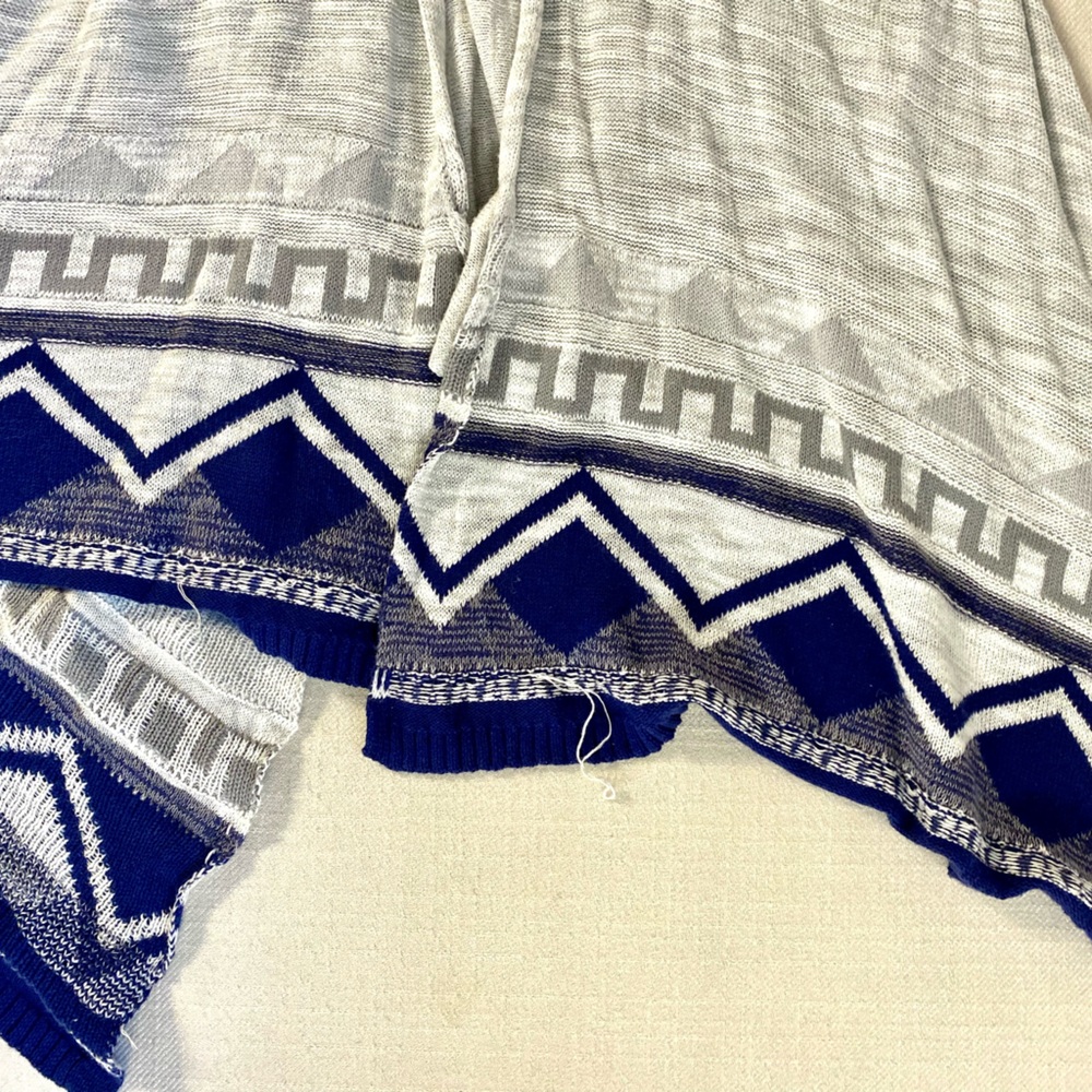 Mossimo Sweater - Picture 3 of 10